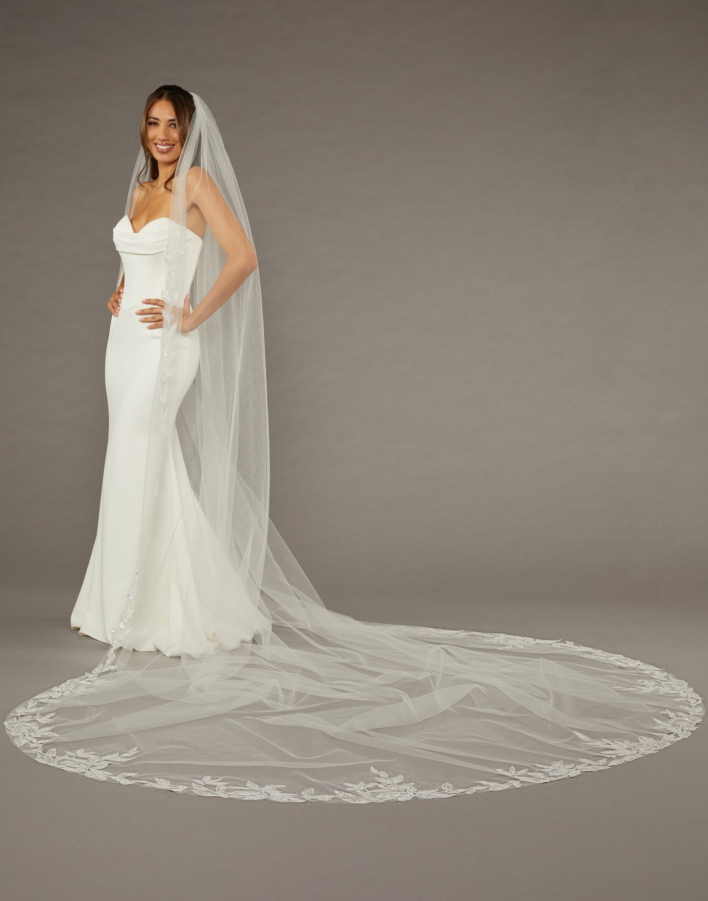 V2498WRC Wide Royal Cathedral Veil