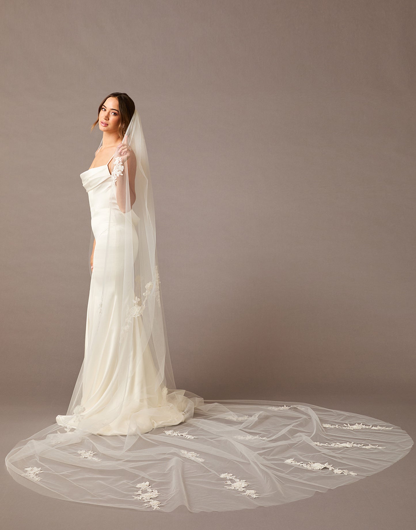 Royal Cathedral Bridal Veil V2590WRC