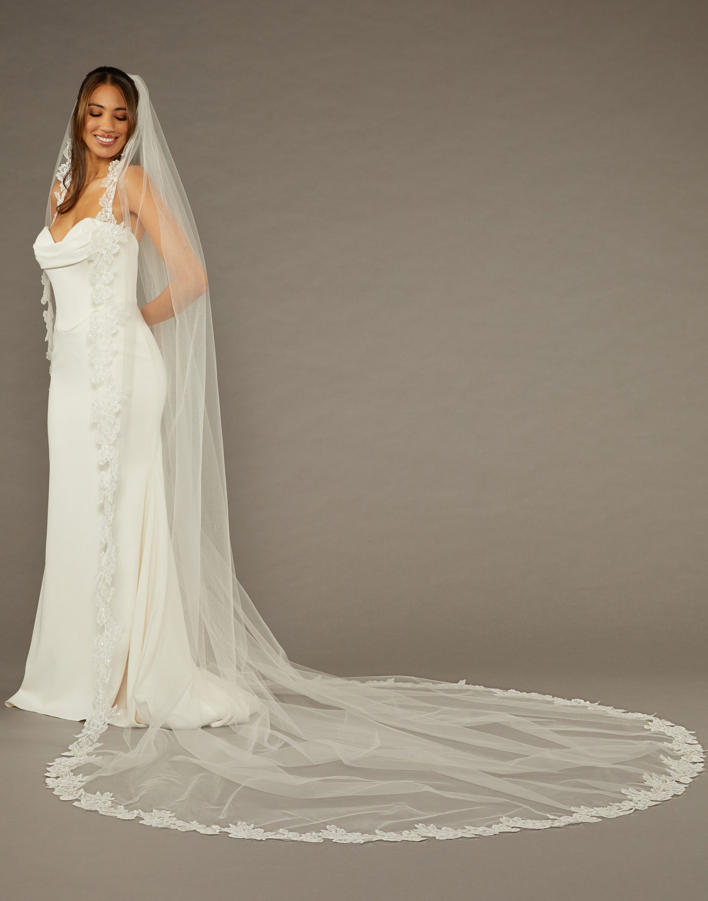 V2497WRC Wide Royal Cathedral Veil