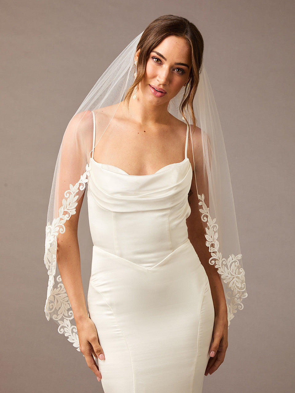 Bridal Veil V2597SF