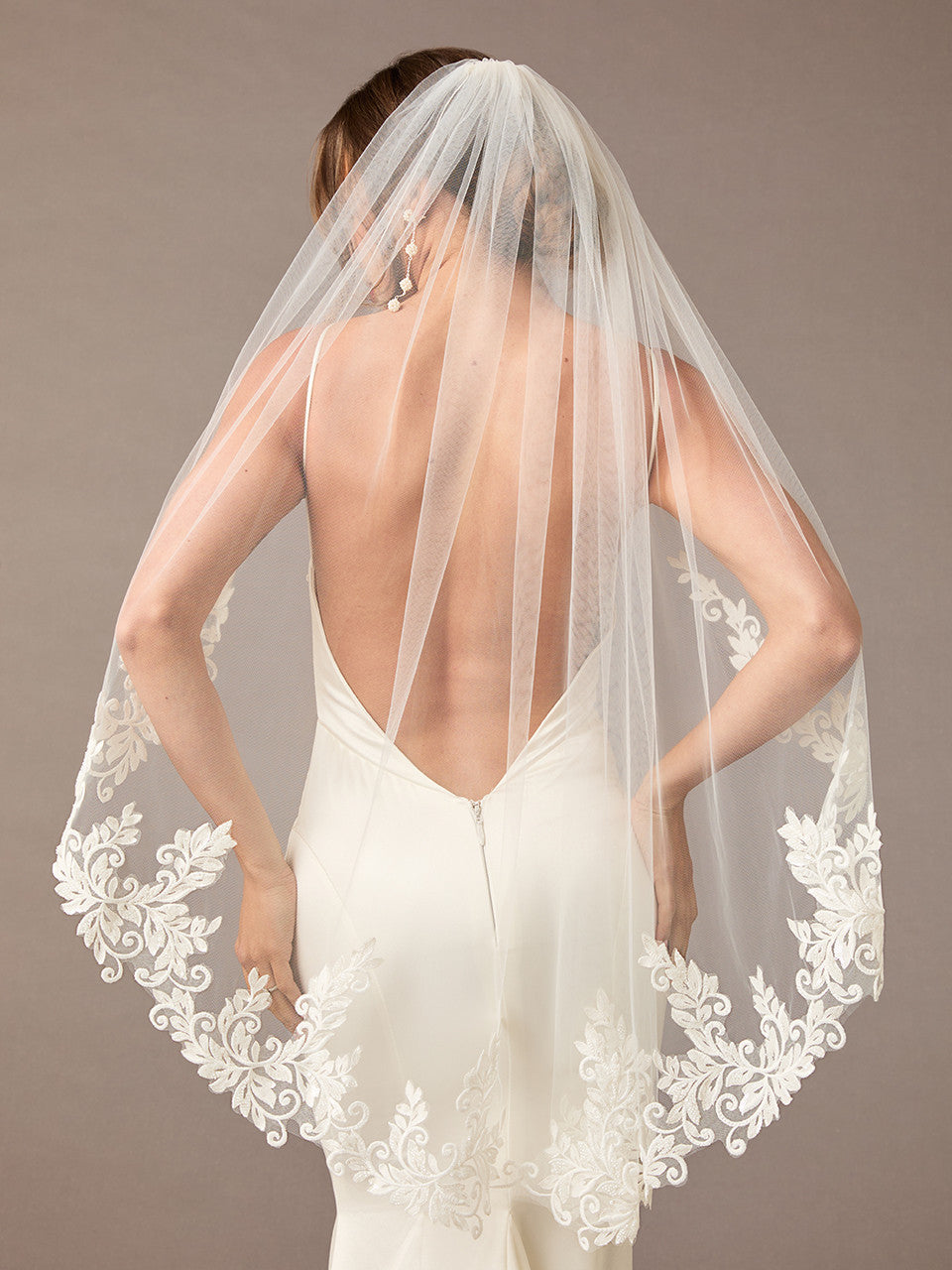 Bridal Veil V2597SF