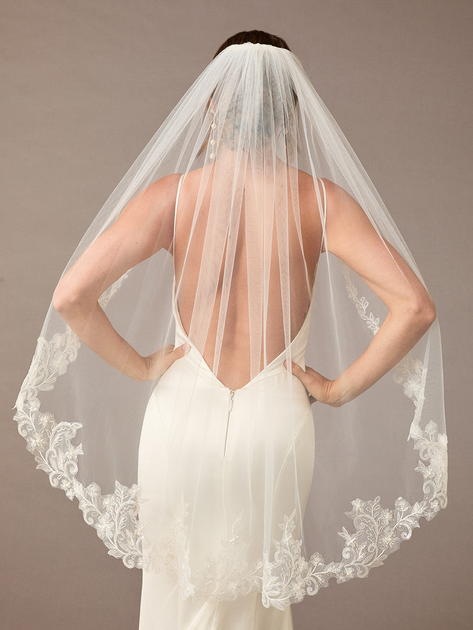Bridal Veil V2598SF
