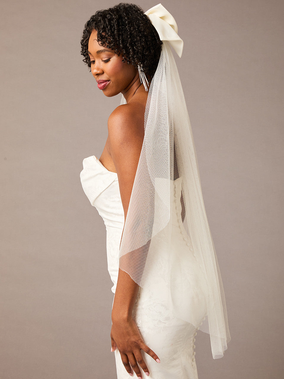 Bridal Veil V2578SF