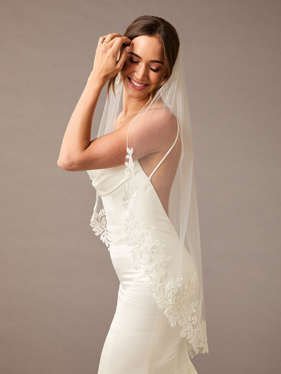 Bridal Veil V2597SF