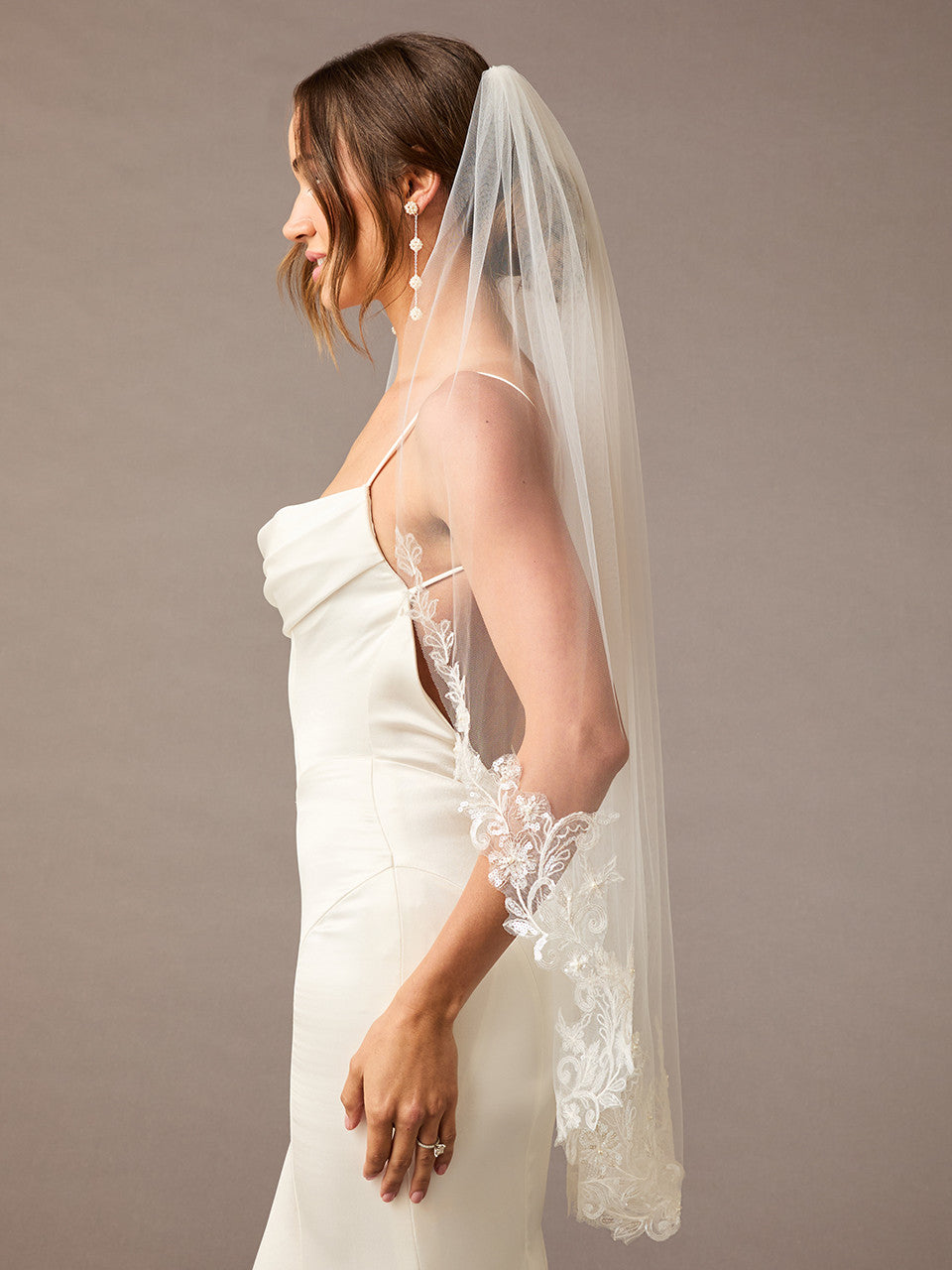 Bridal Veil V2598SF