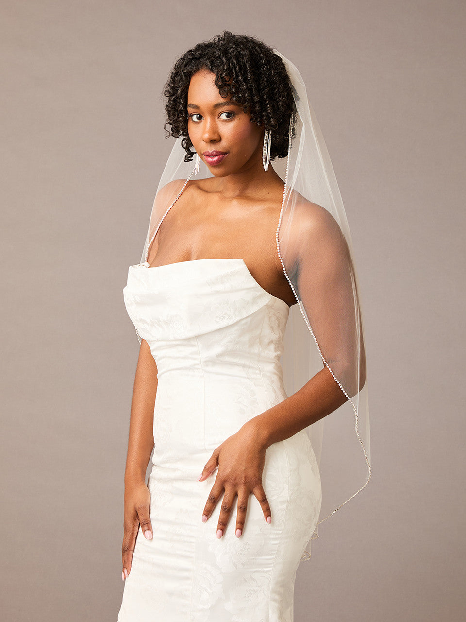 Bridal Veil V2581SF