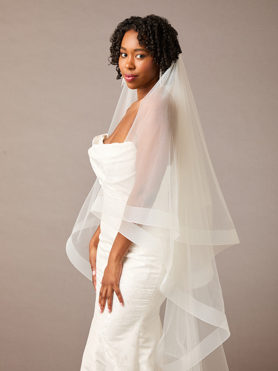 Bridal Veil V2580WZ