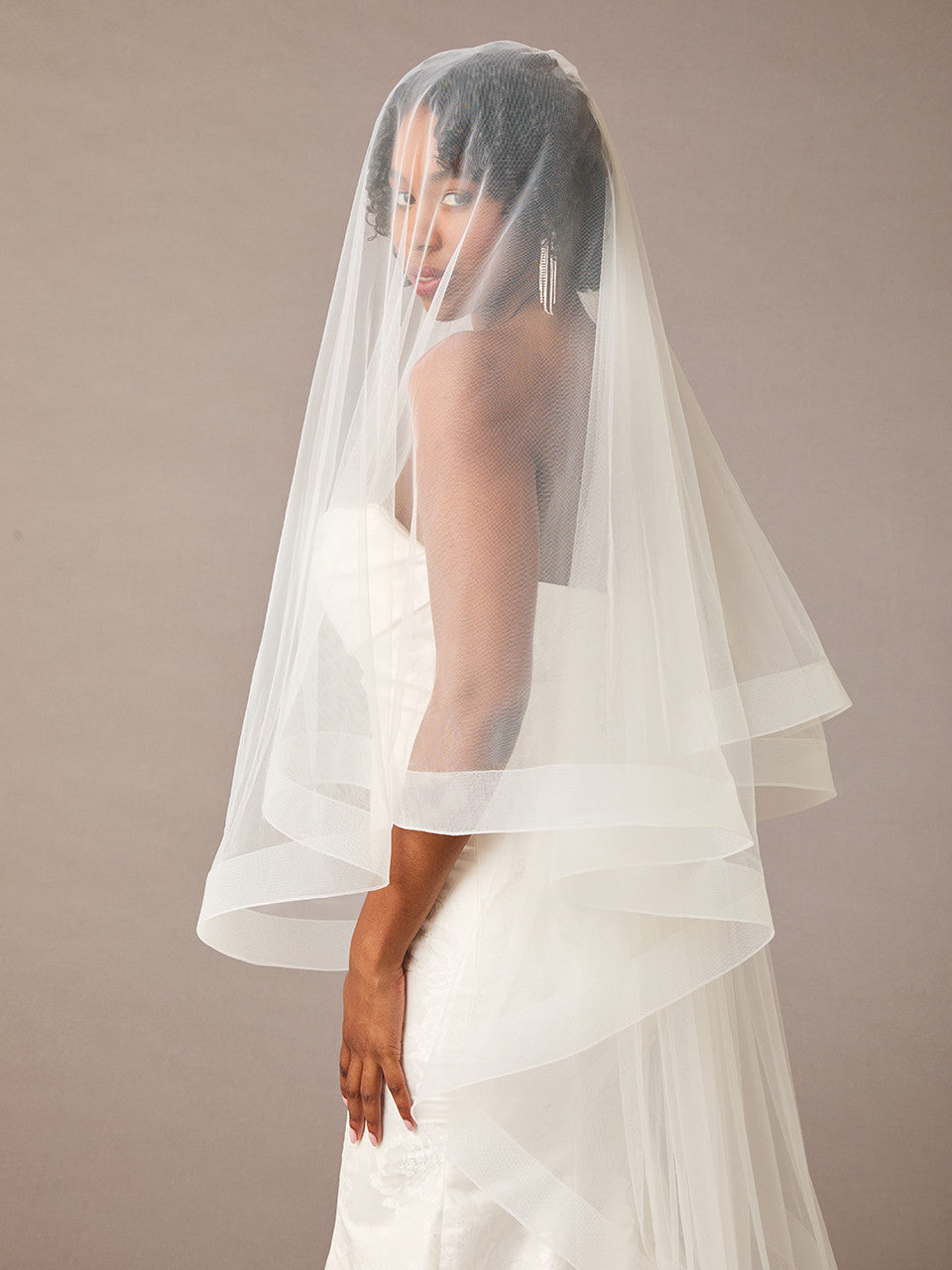 Bridal Veil V2580WZ