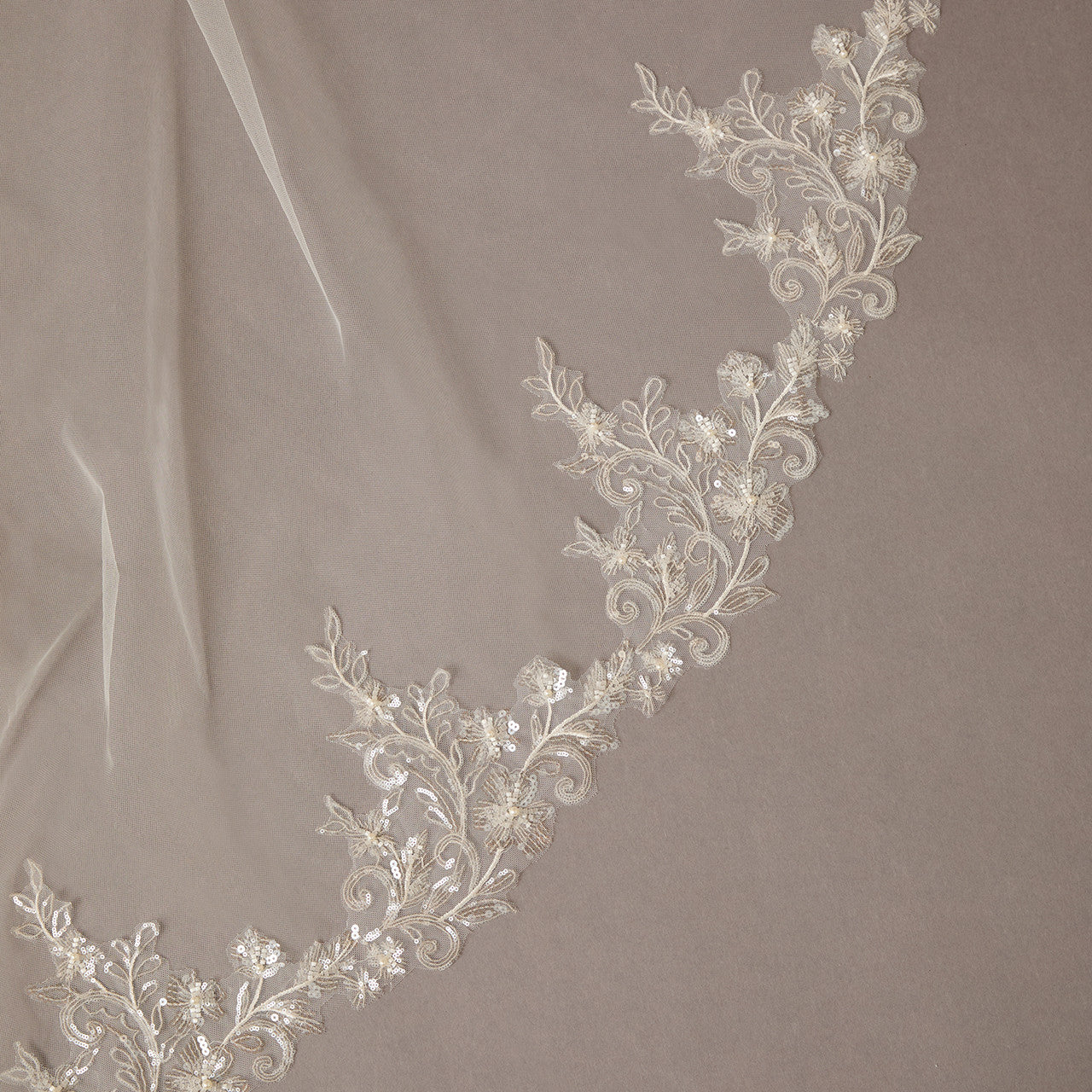 Bridal Veil V2598SF