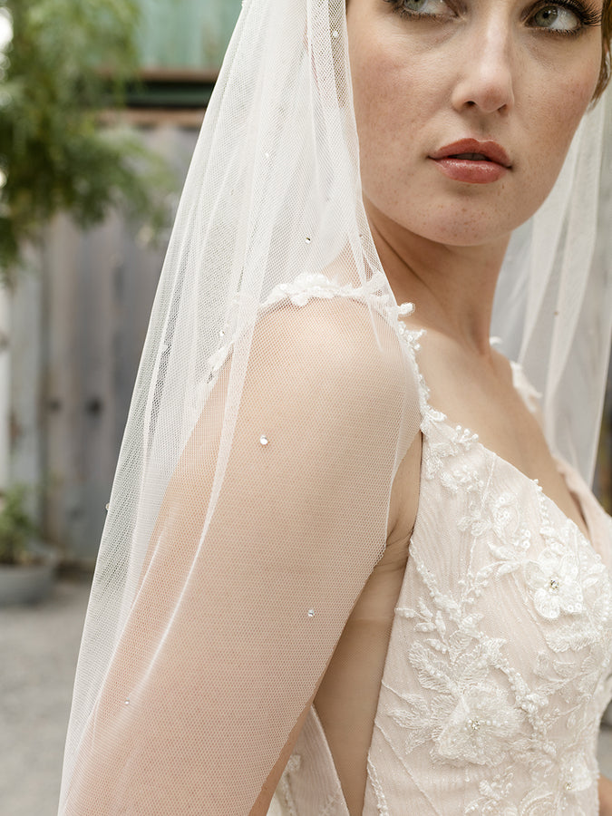 Bridal Veil V2294SF