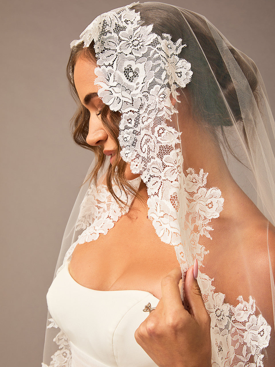 Single Fingertip Mantilla Bridal Veil | V2693SF-M