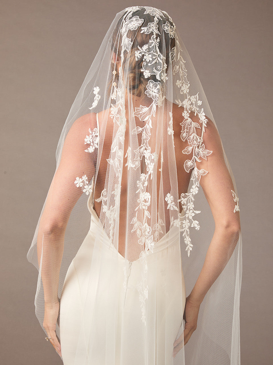 Mantilla Bridal Veil  V2588WZ-M